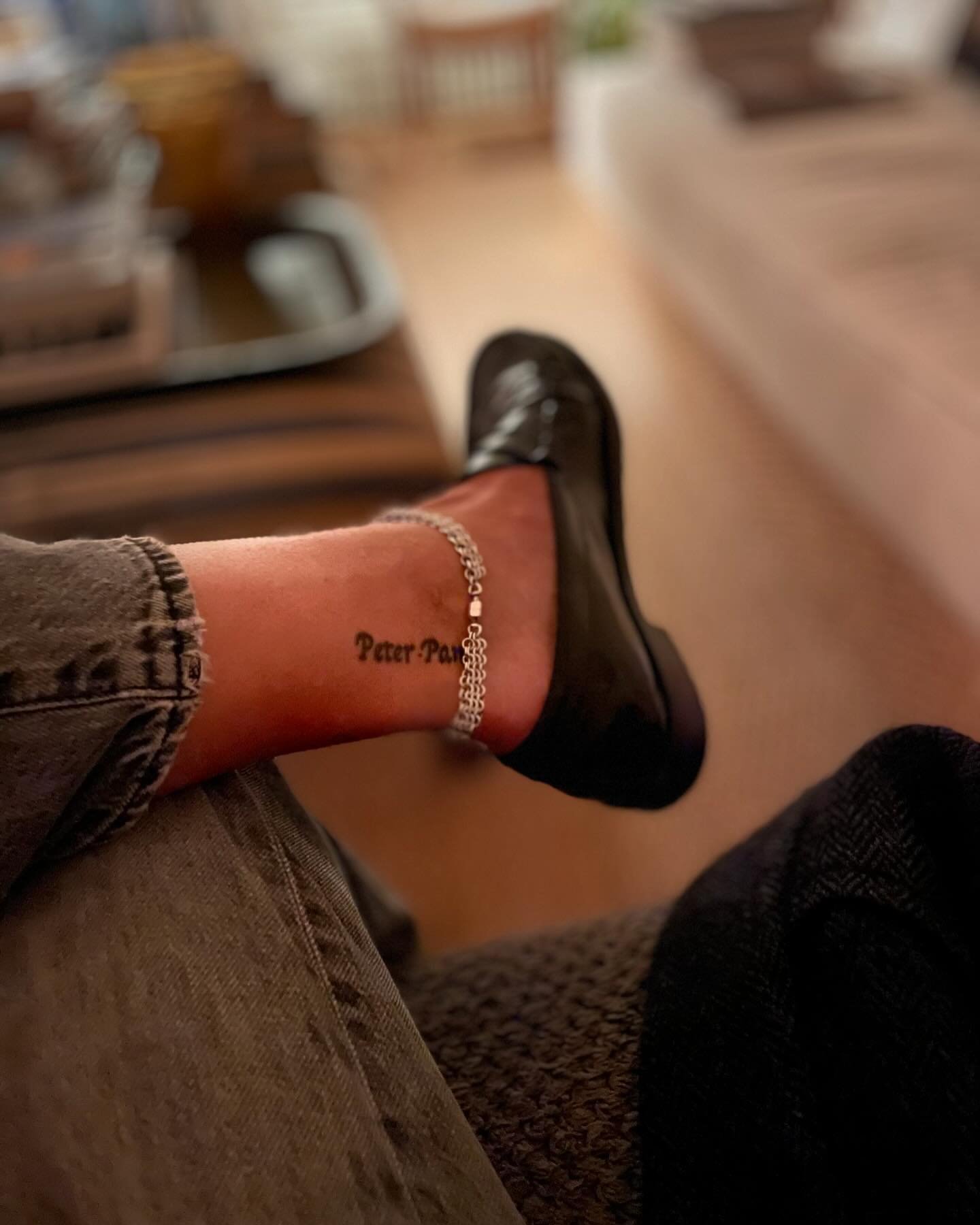 &laquo;&nbsp;Mesh&nbsp;&raquo; ankle bracelet. 
Silver 925 and tsavorites.
Design 2024 for OTZAR. 
To shop link in bio.