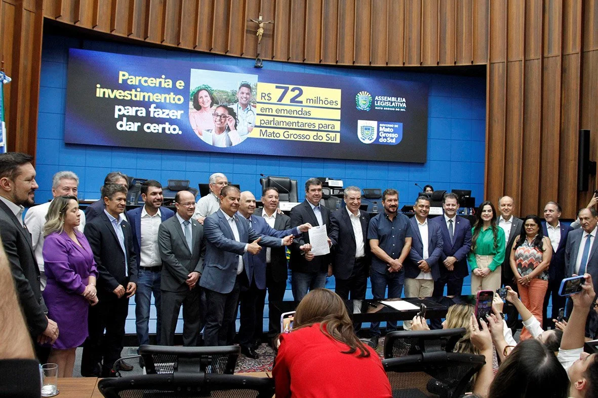    Solenidade de assinatura das emendas dos parlamentares com as presenças dos deputados estaduais e do governador Eduardo Riedel. Foto: Wagner Guimarães   
