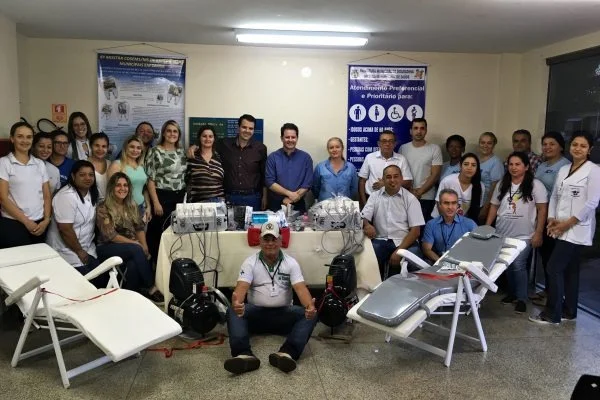 Renato Câmara entrega consultórios odontológicos em Douradina