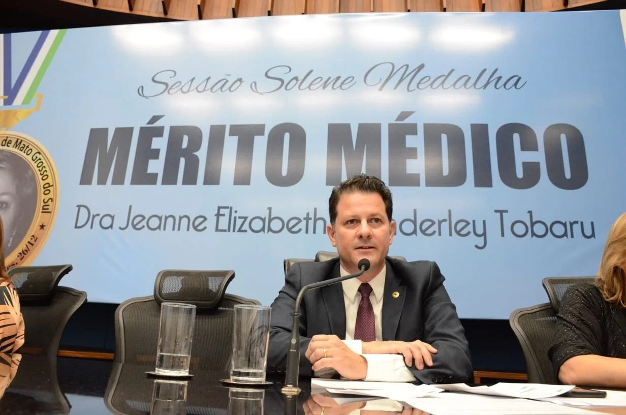 Em noite de homenagens, sessão solene destaca a importância do papel do médico