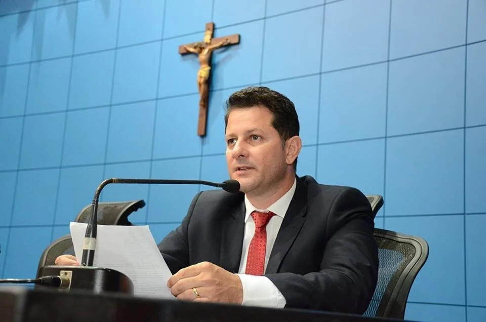 Embalagens terão que alertar sobre os riscos da queima do carvão, prevê PL de Renato Câmara