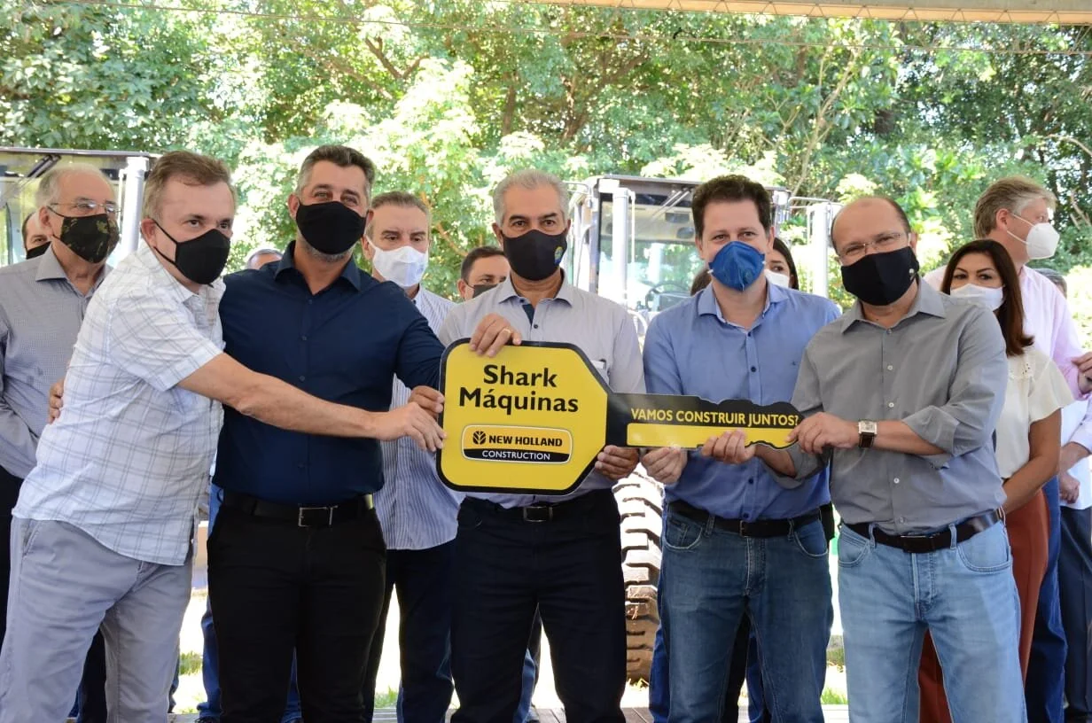 Deputado Renato Câmara participa de entrega de motoniveladoras e Ivinhema é uma das contempladas