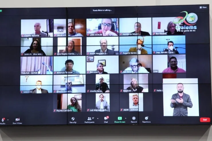 Emoção marca solenidade de homenagem aos engenheiros agrimensores de MS