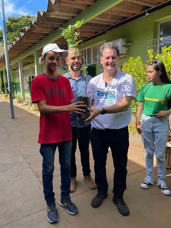 Deputado Renato realiza ação de conscientização ambiental em Dourados: “novos hábitos”