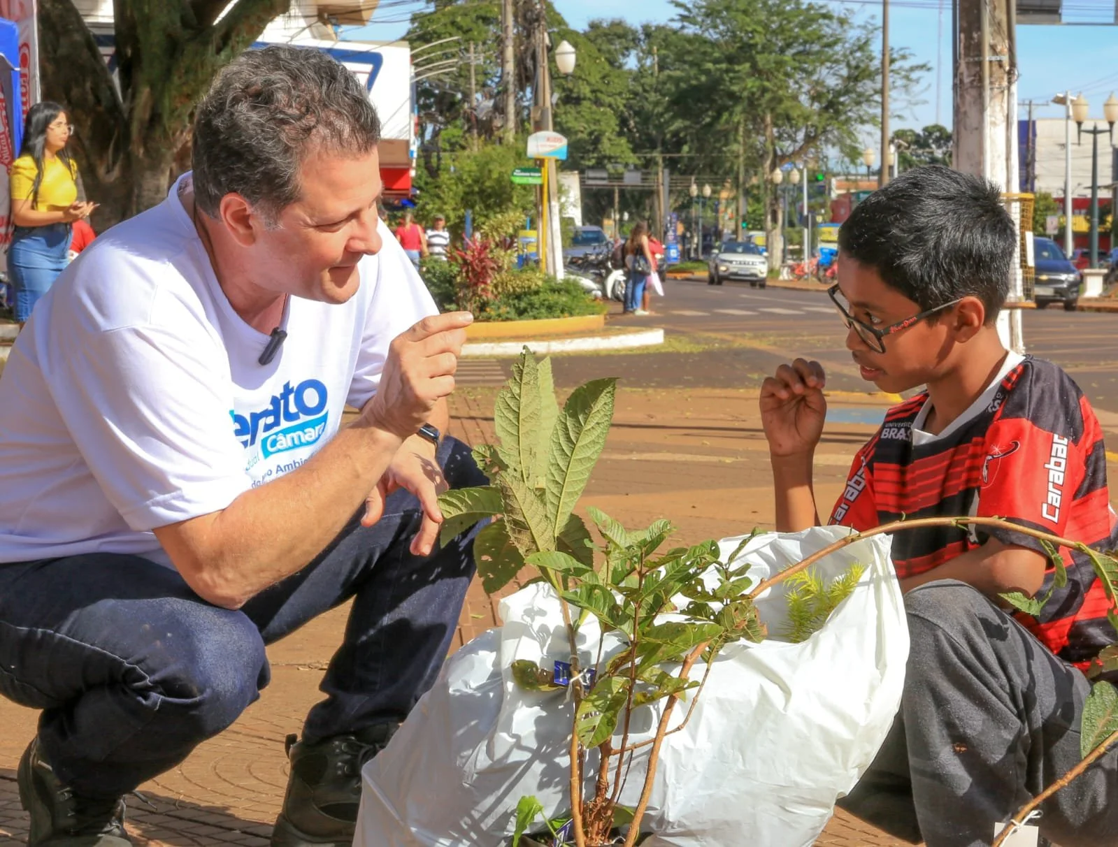 Deputado Renato realiza ação de conscientização ambiental em Dourados: “novos hábitos”