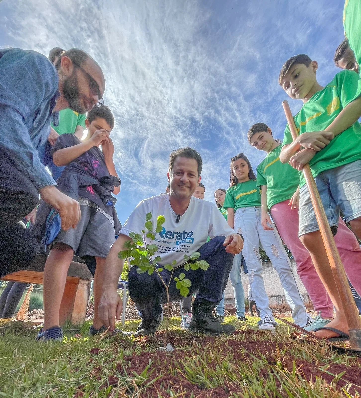 Deputado Renato realiza ação de conscientização ambiental em Dourados: “novos hábitos”