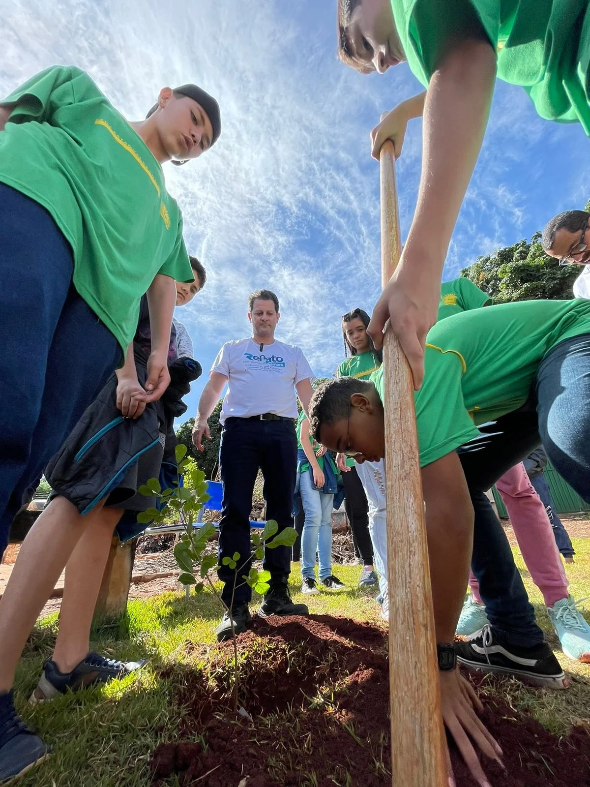 Deputado Renato realiza ação de conscientização ambiental em Dourados: “novos hábitos”