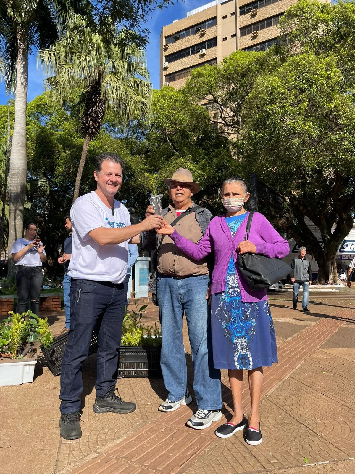 Deputado Renato realiza ação de conscientização ambiental em Dourados: “novos hábitos”