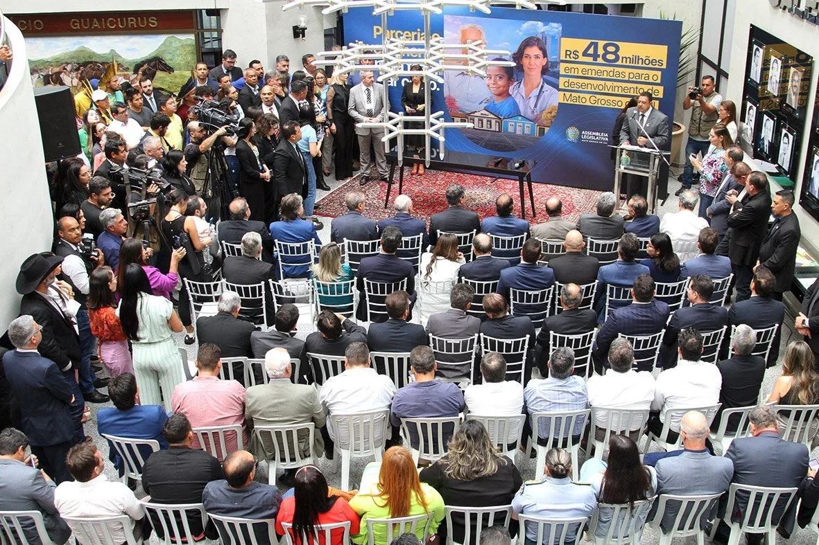 Emendas do deputado Renato liberadas hoje contemplam 7 municípios na área de Saúde Deputados, governador, prefeitos e entidades sociais assinaram termo no Saguão Nelly Martins na Assembleia Legislativa de MS. Foto: Wagner Guimarães