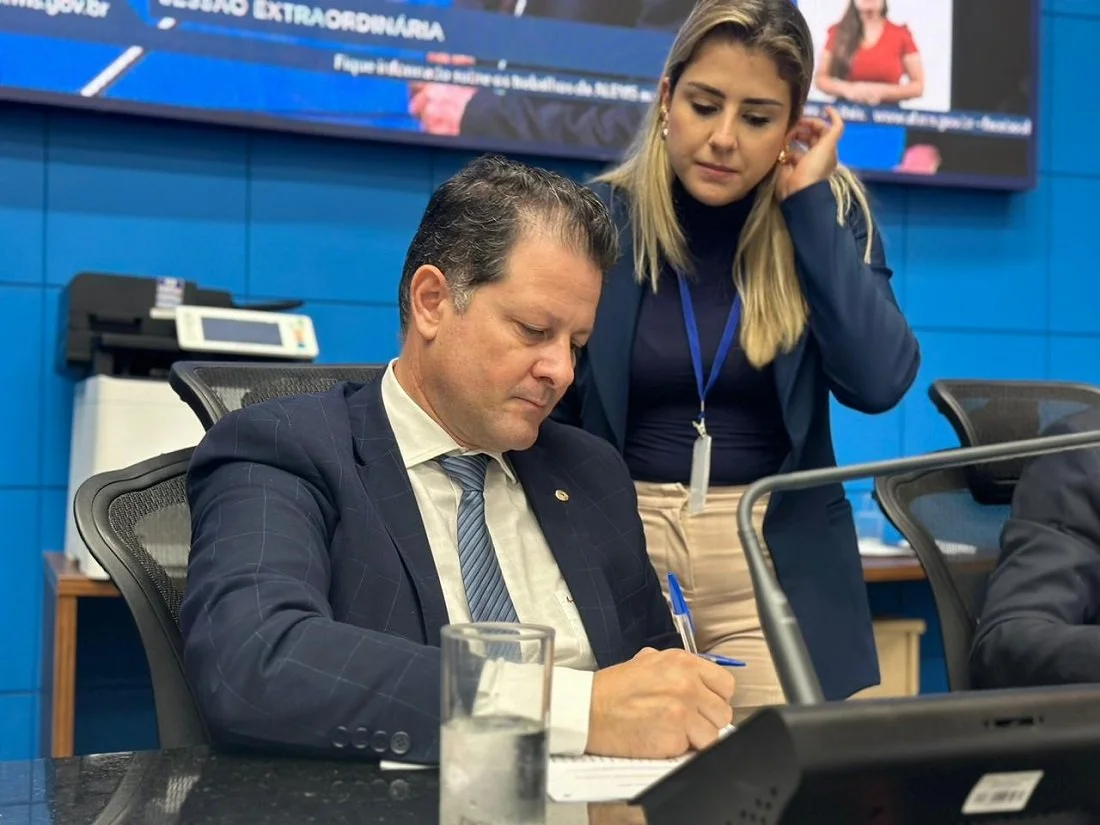 Com ações em diversas frentes e mandato eficiente, deputado Renato Câmara conquistou destaque em 2023 Renato Câmara, durante a sessão plenária de hoje (19-12), apresentou mais quatro indicações e um requerimento. Foto: Igor da Silva
