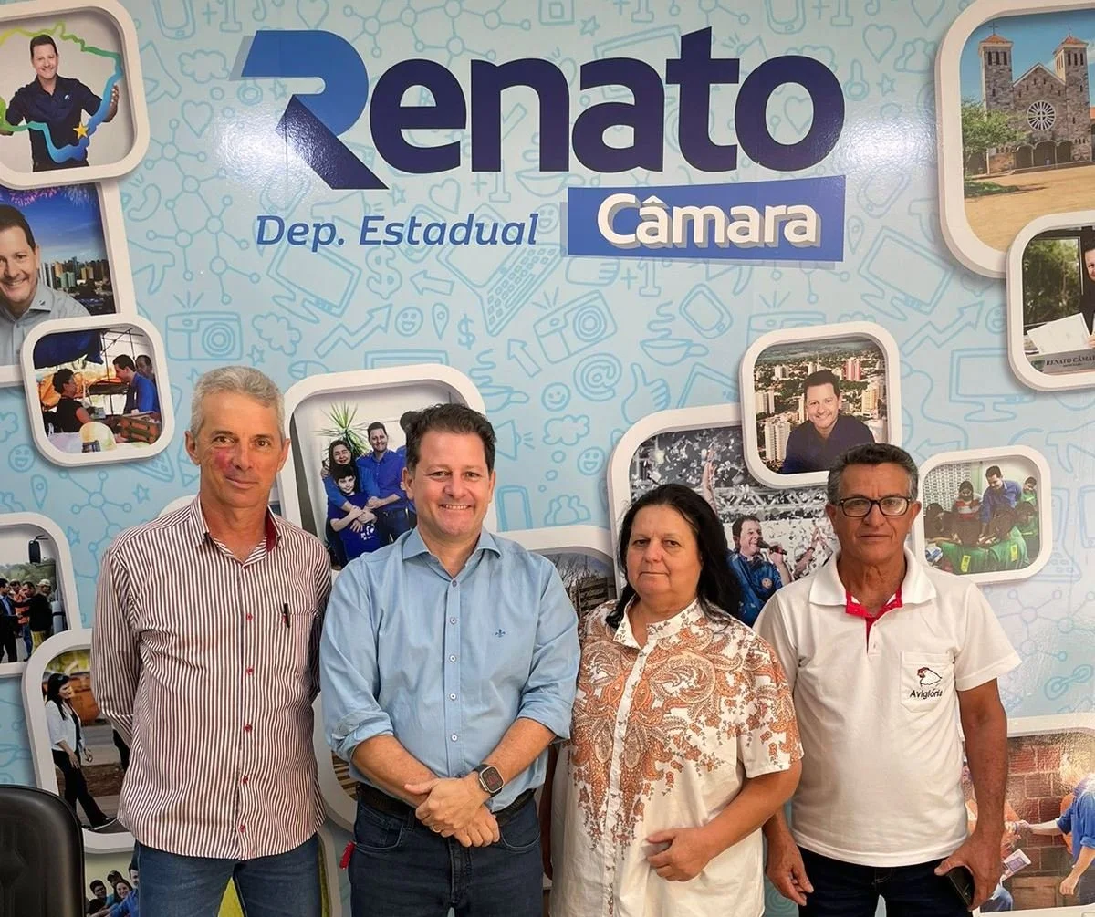    Diretores da Aviglória visitaram o deputado Renato Câmara hoje e entregaram documento solicitando apoio à Avicultura. Foto: Flávio Henrique   