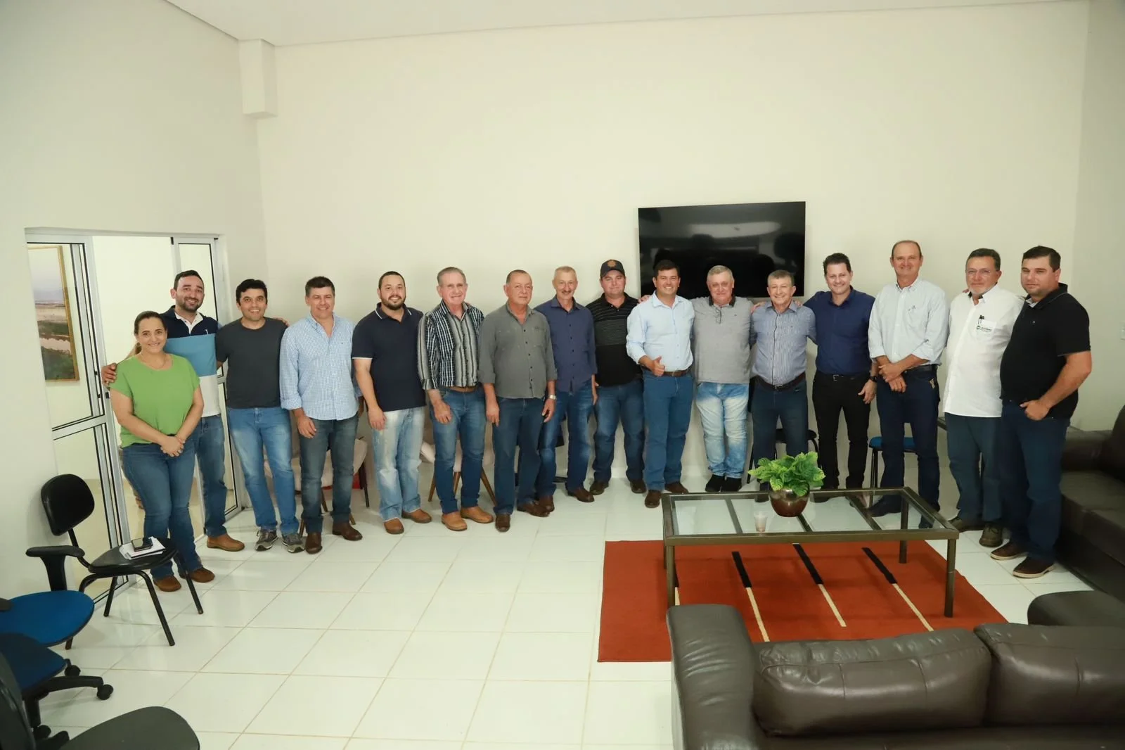    Deputado Renato Câmara em reunião com prefeitos e lideranças de associações da Assuglória e Asumas, recebeu as demandas dos produtores da Região da Grande Dourados. Foto: Flávio Henrique   