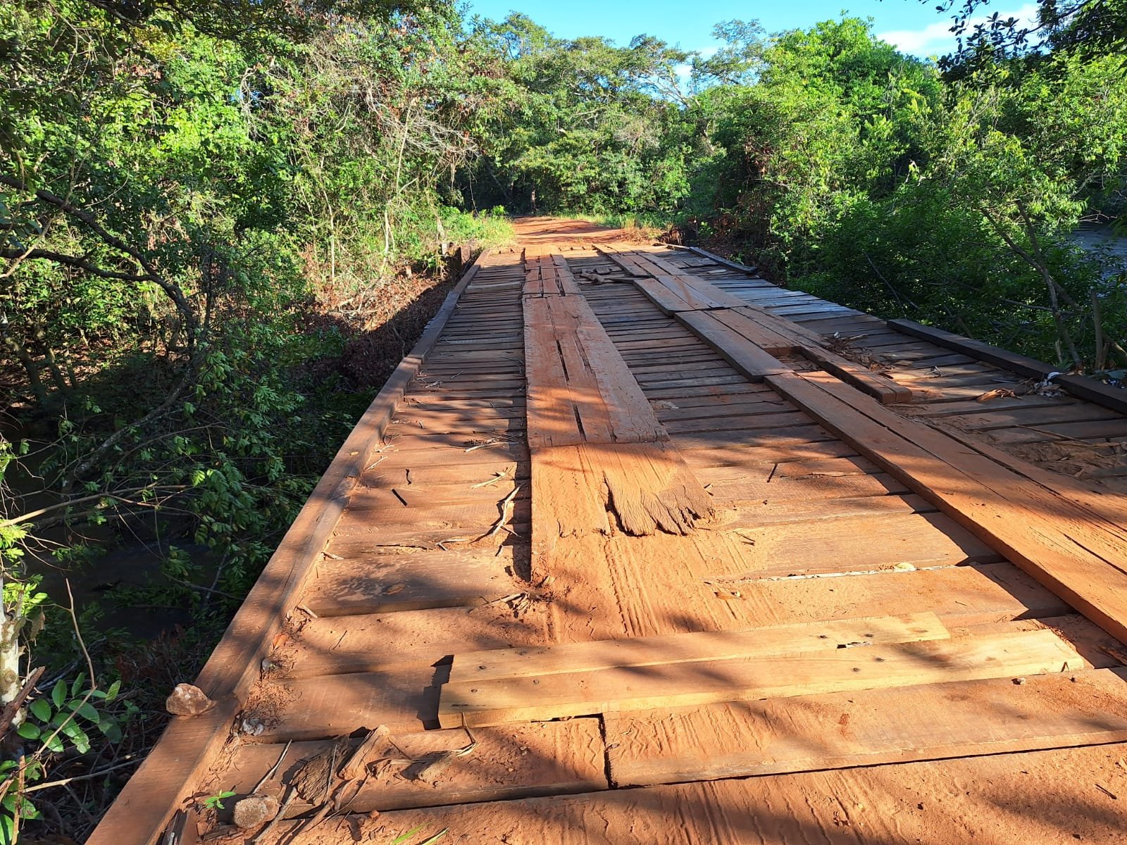 Deputado Renato cobra a manutenção da ponte sobre o córrego Ribeirão Lontrinha em Ribas do Rio Pardo Ponte sobre o Ribeirão Lontrinha está deteriorada, com remendos, precisando de urgente reforma