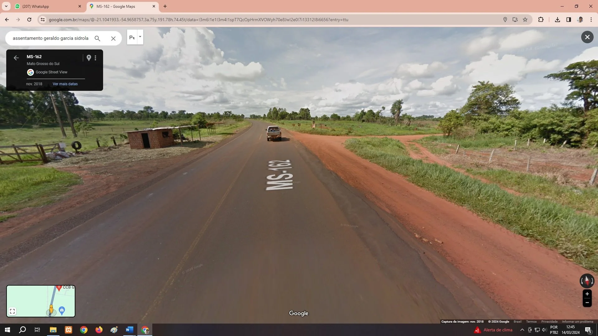    MS-162 sem acostamento e sinalizações de trânsito deixa o tráfego inseguro para veículos e pessoas; ação parlamentar de Renato Câmara visa resolver o problema.    Foto: GoogleMaps/Reprodução  