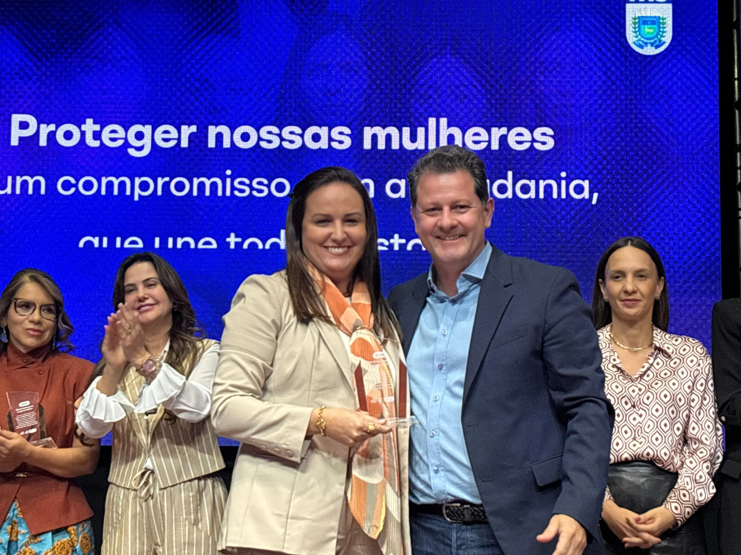 “Proteção de todos os lados, inclusive do setor privado”, destaca deputado ao lembrar da Adecoagro no encerramento do Agosto Lilás