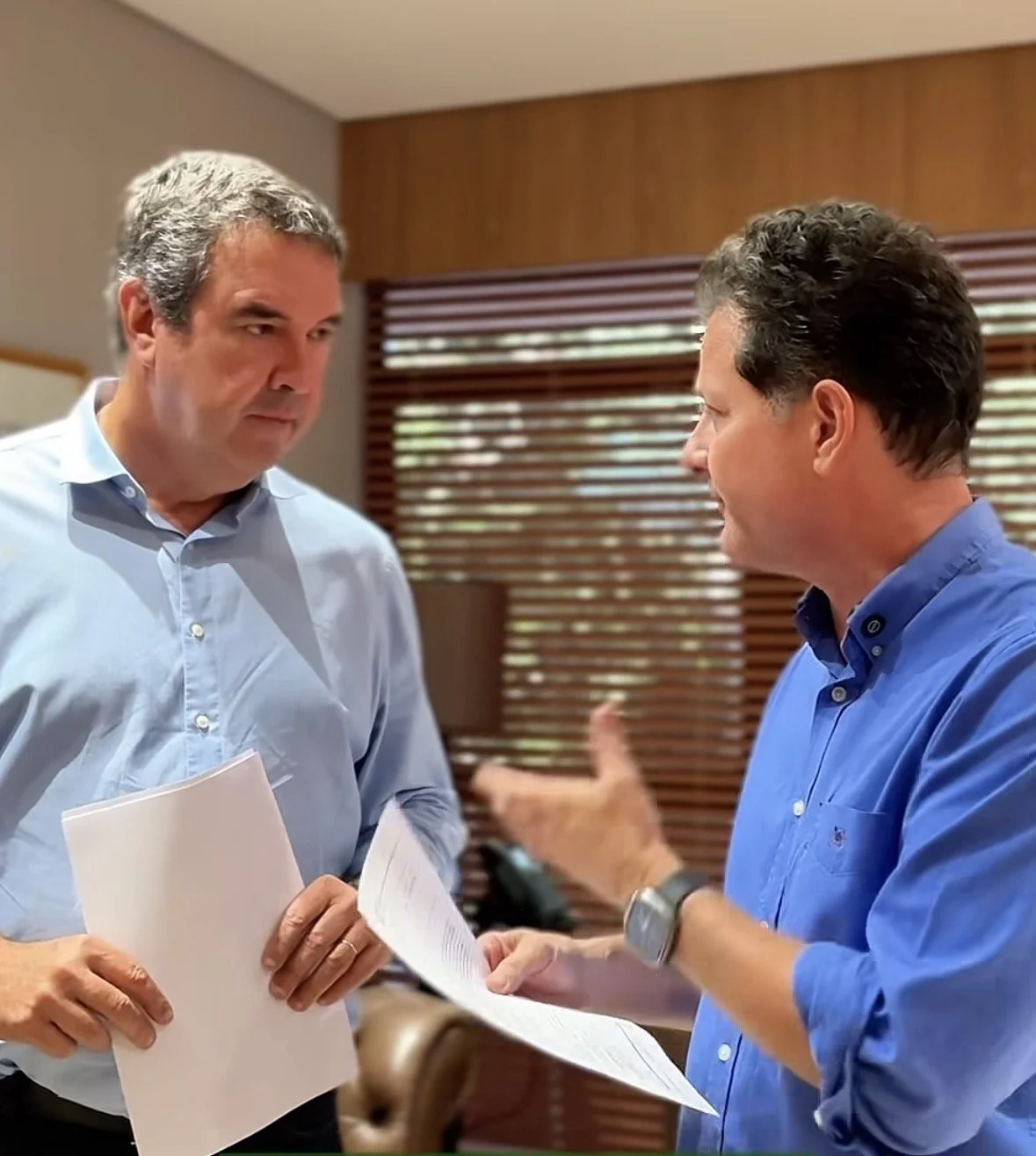 Projeto que cria sistema de coleta de embalagens veterinárias é entregue ao governador