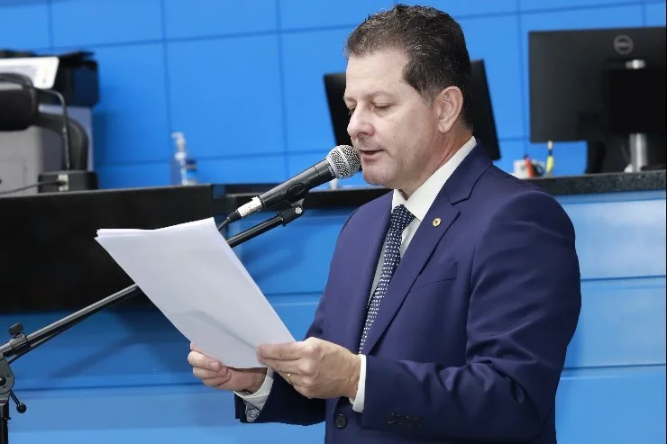   Renato Câmara solicita pavimentação e rede trifásica; deputado vota a favor de reajuste  