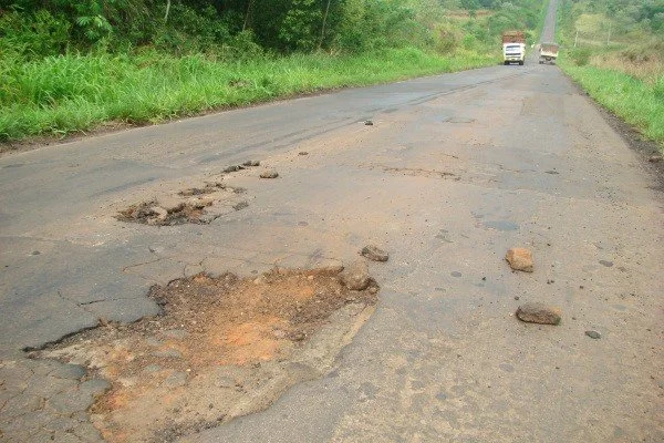    Buracos na rodovia: Deputado Renato entra na luta pelo recapeamento da “Guairá-Porã”. Foto: Vilson Nascimento/Arquivo     