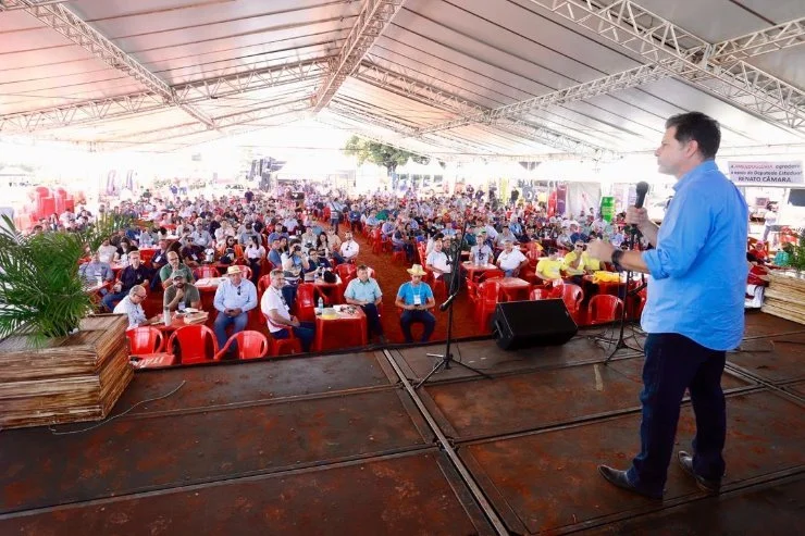   O deputado Renato Câmara ressaltou a relevância do amendoim na região, enfatizou a importância da diversificação agrícola e evidenciou a capacidade de adaptação e o potencial de crescimento dos agricultores sul-mato-grossenses.  