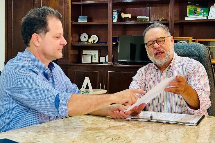   Em reunião com o superintendente federal do Mapa em MS, José Antônio Roldão, o deputado Renato Câmara destacou a urgência de medidas sanitárias para proteger os mais de dois mil aviários do Estado e garantir a continuidade das exportações frente ao avanço da gripe aviária no país.  
