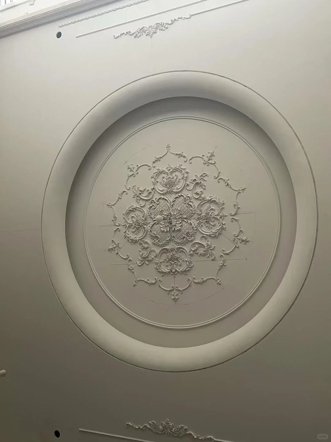 Ready to see your clients&rsquo; jaws drop? 🤩
It&lsquo;s the finishing touches that make a project unforgettable. Uchain Material&rsquo;s PU Moulding is the secret to creating those &rdquo;wow&ldquo; moments. Our crisp, detailed mouldings add depth,