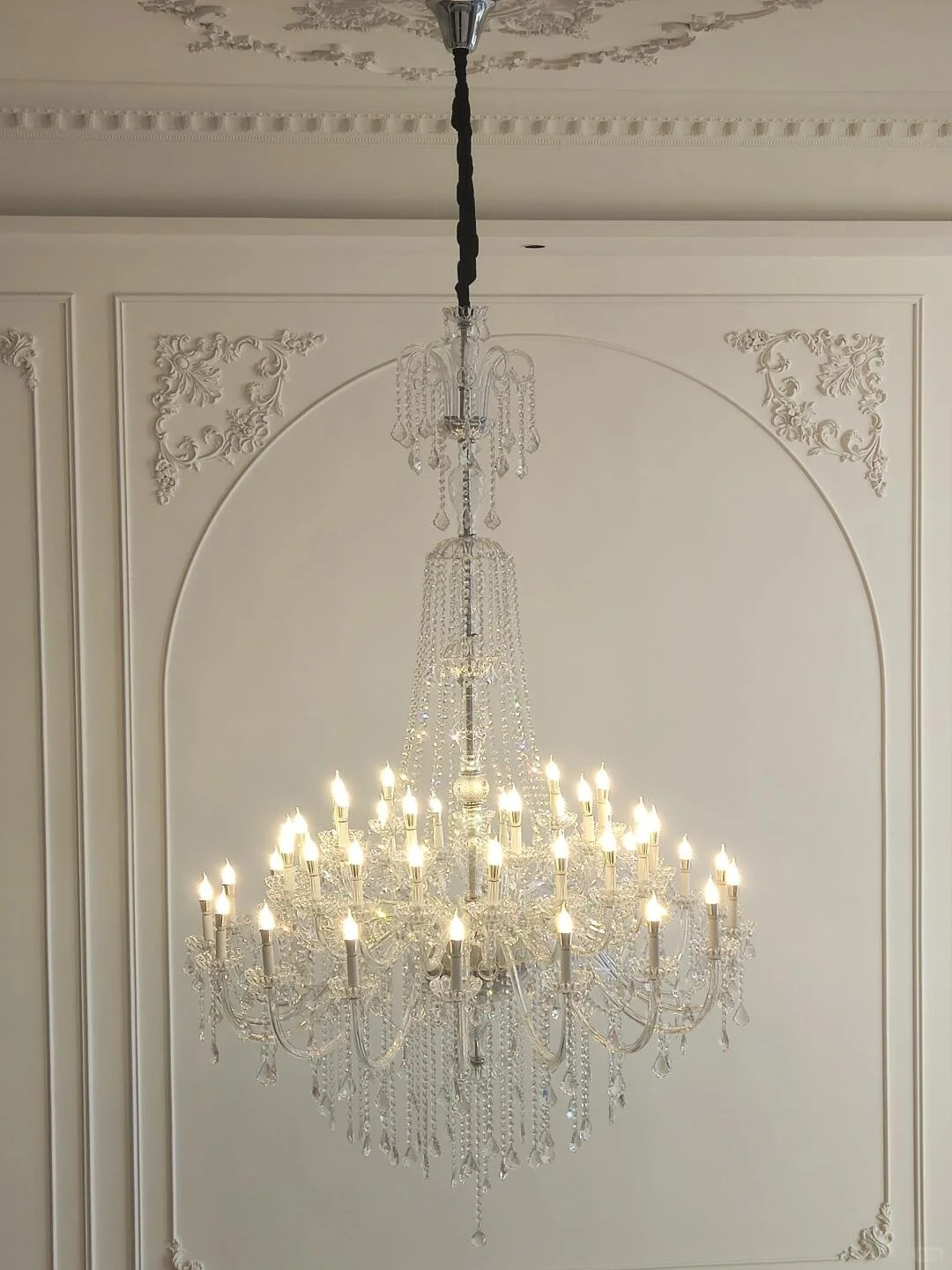 The Return of the Arch: How to Embrace the "Curved Design" Trend Without Breaking Wood (or Your Budget)