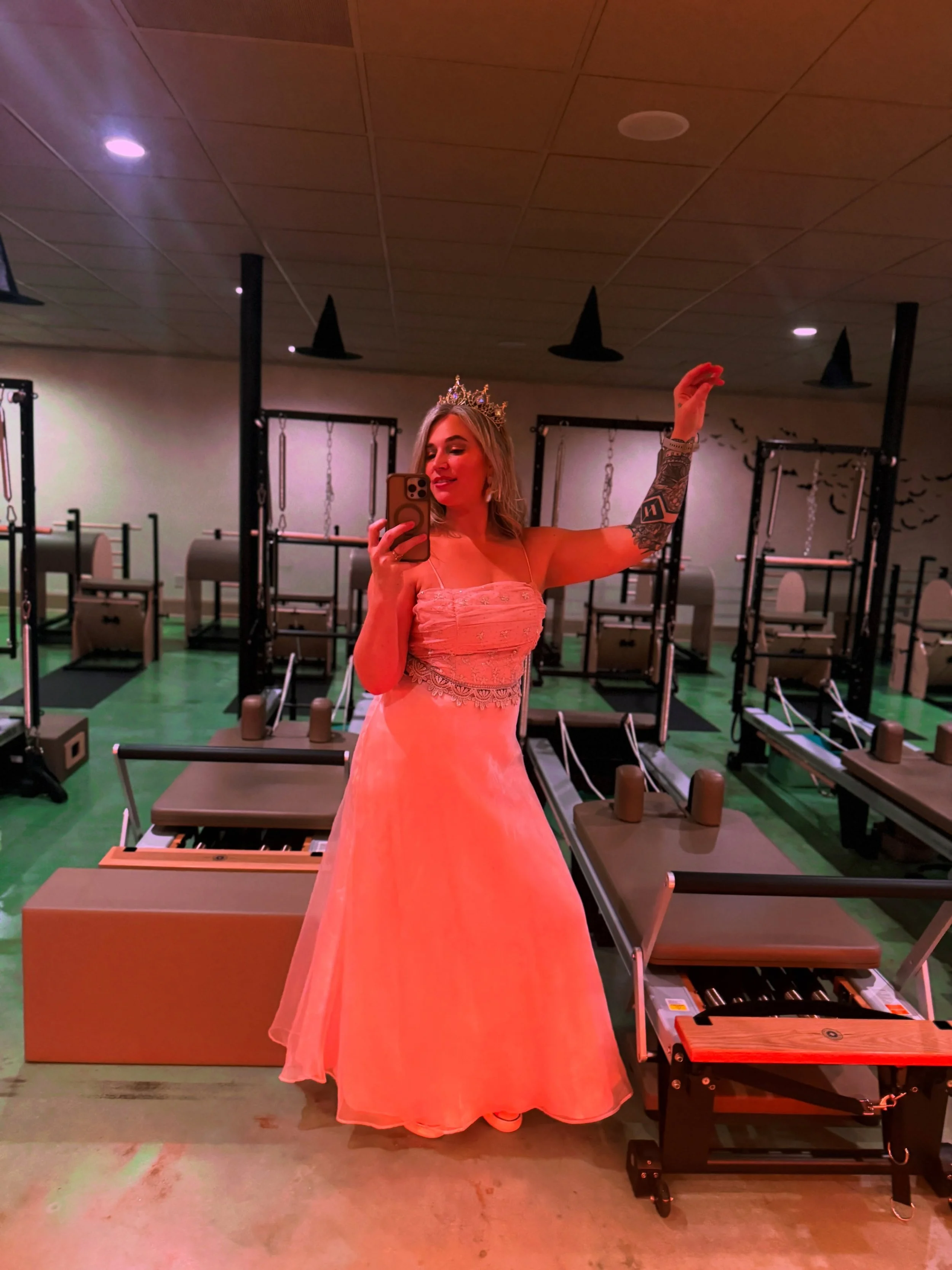 Casting spells and defying gravity with this mini short box series. 🪄🫧✨

#wicked #goodwitch #badwitch #pilates #spiritweek