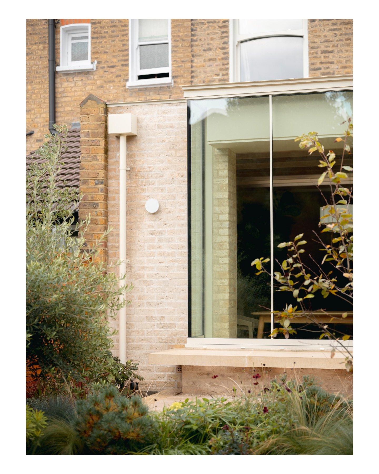 Starting the new year by looking back at some of the exterior details at Belgrave Road - a substantial extension and refurbishment project to an Edwardian house on the Lake House Estate in East London. 

The existing property had been subject to a nu