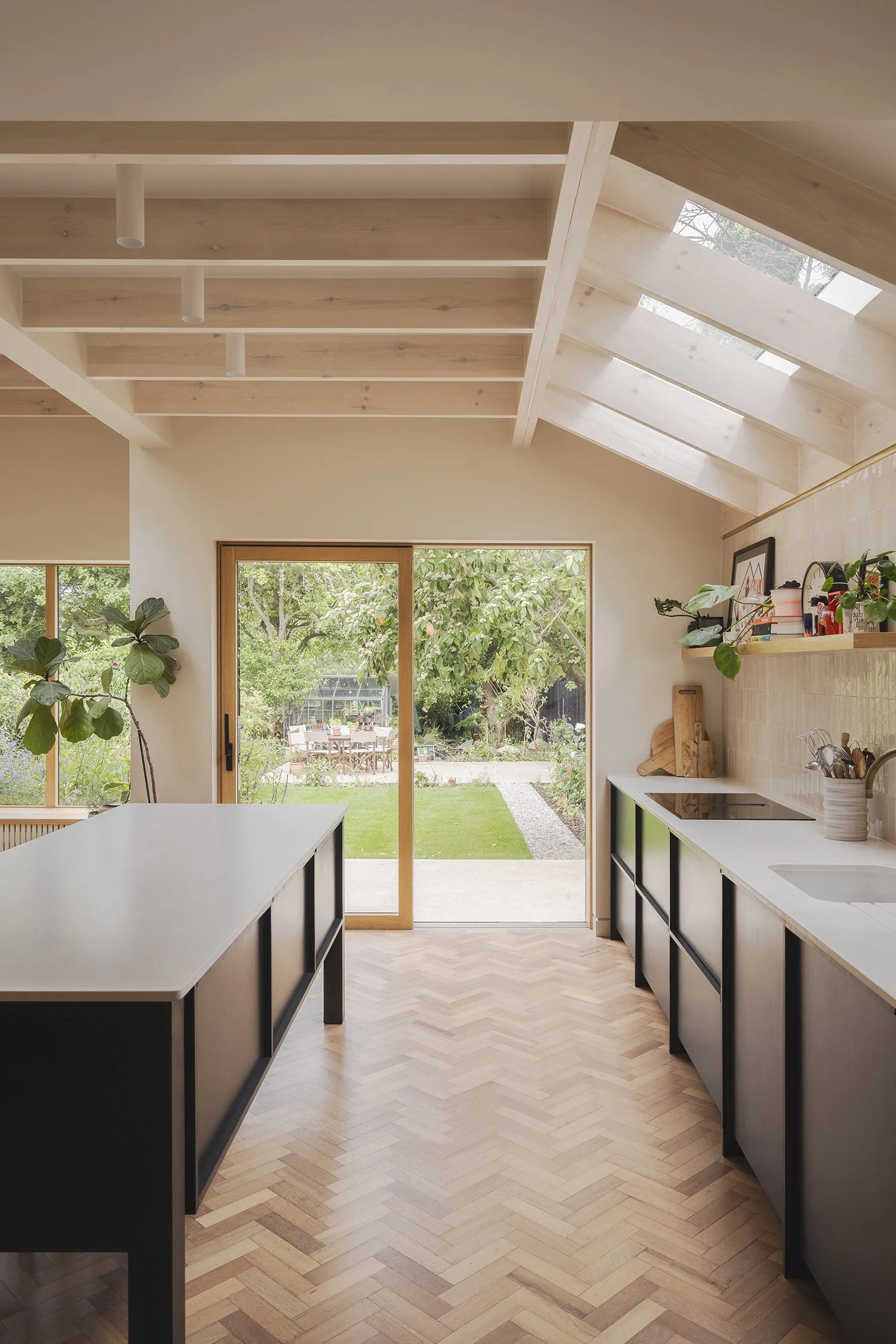 Larch-clad rear extension in the Wanstead Grove Conservation Area ...
