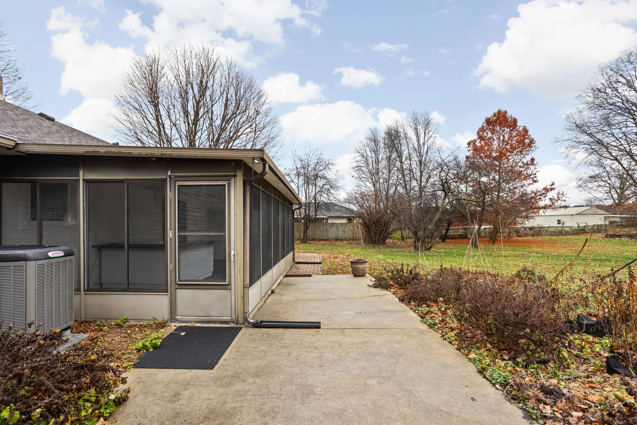 29-web-or-mls-6607-w-ryan-dr.jpg