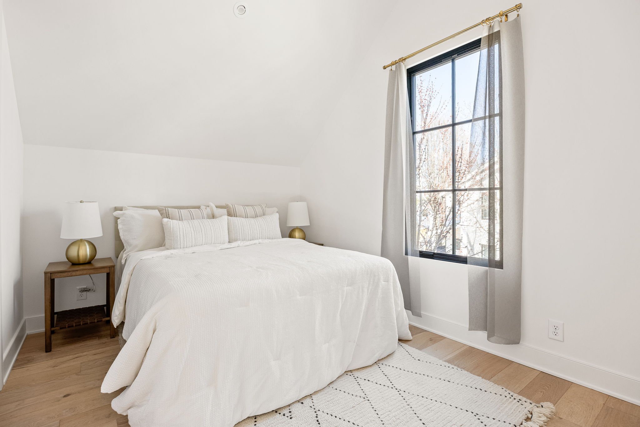 47-web-or-mls-47 - 954 Stillwell St.jpg