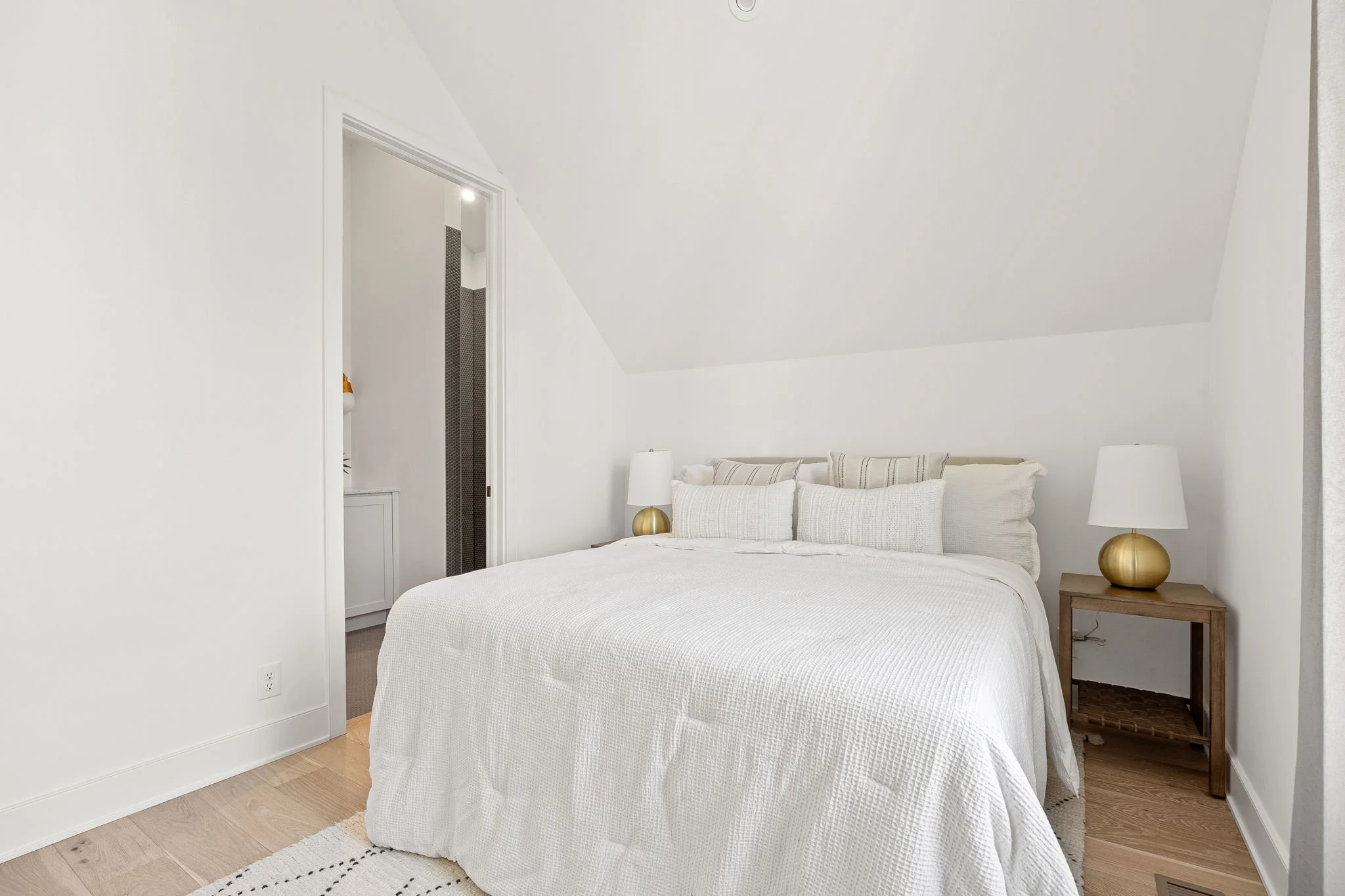 48-web-or-mls-48 - 954 Stillwell St.jpg