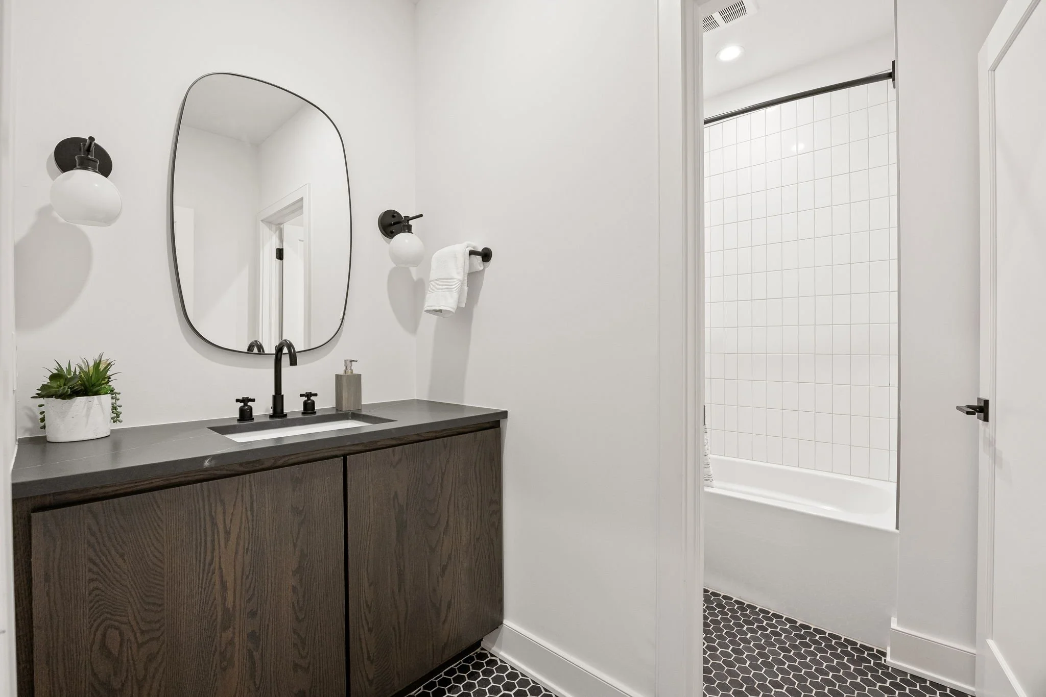 66-web-or-mls-66 - 954 Stillwell St.jpg