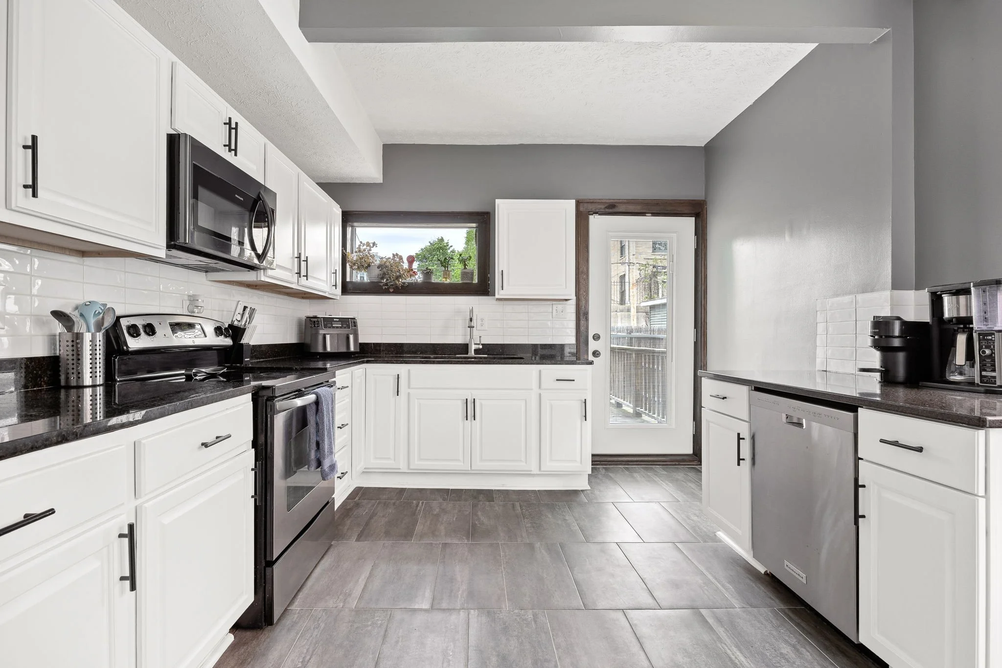 23-web-or-mls-23 - 3356 N Park Ave.jpg
