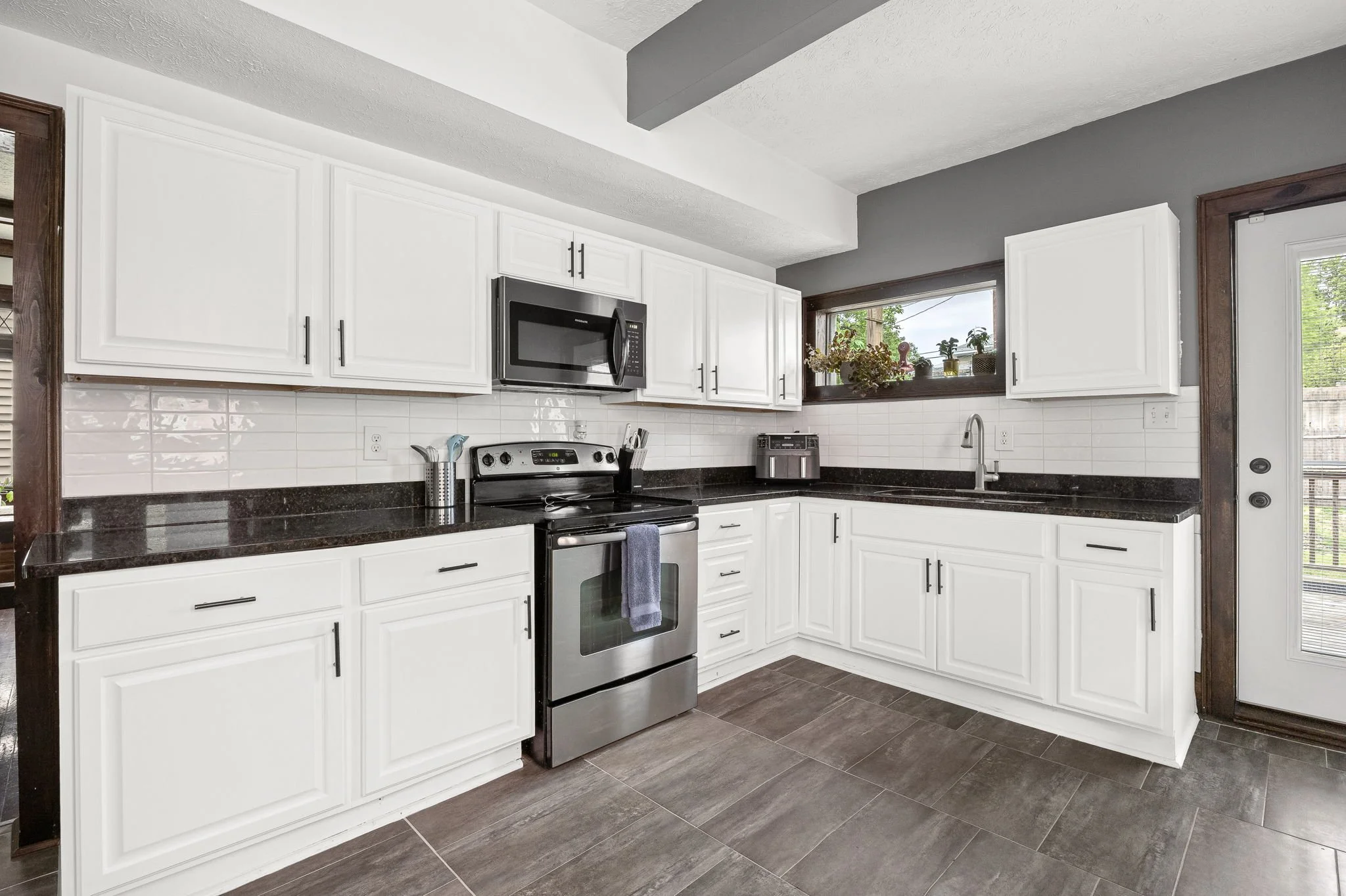 27-web-or-mls-27 - 3356 N Park Ave.jpg