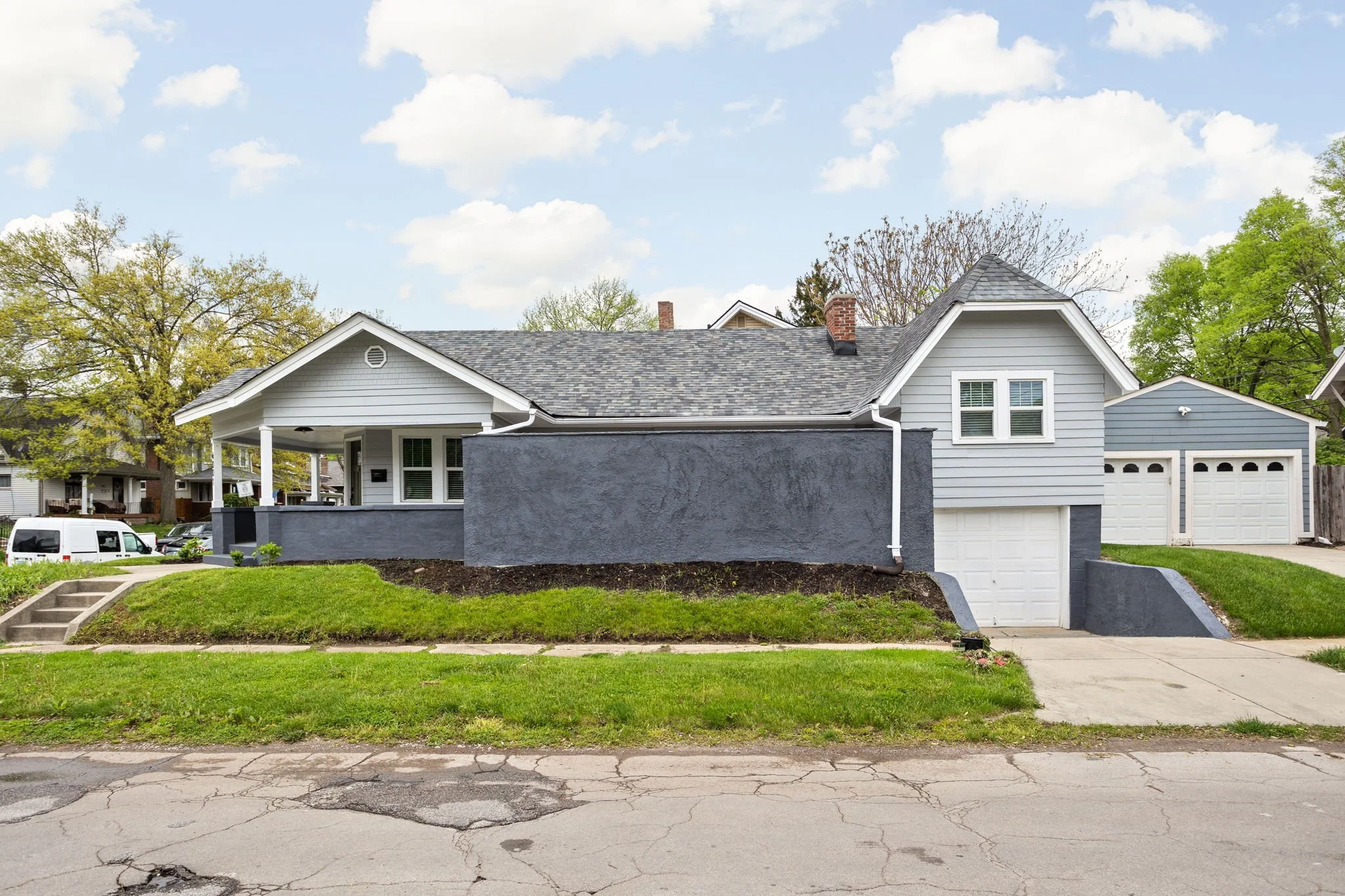 3-web-or-mls-4001 Broadway St-21.jpg