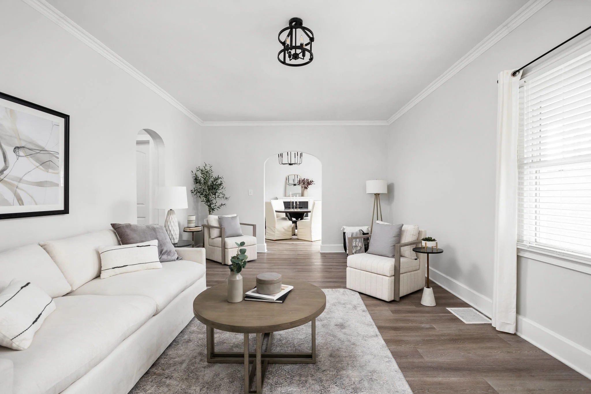 6-web-or-mls-4001 Broadway St-1.jpg