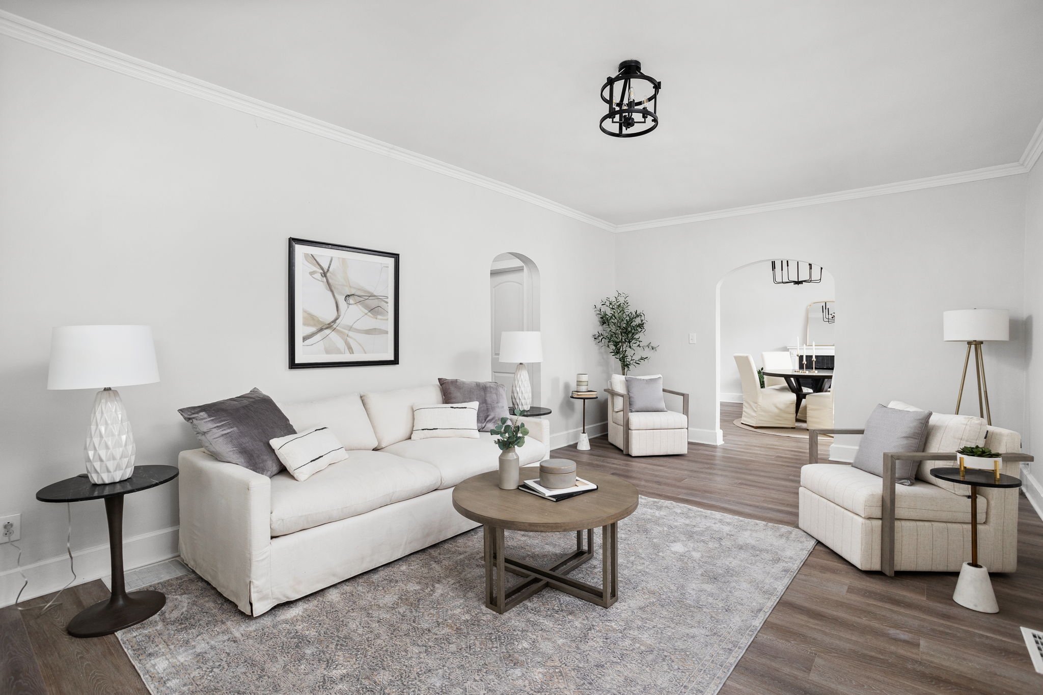 7-web-or-mls-4001 Broadway St-2.jpg