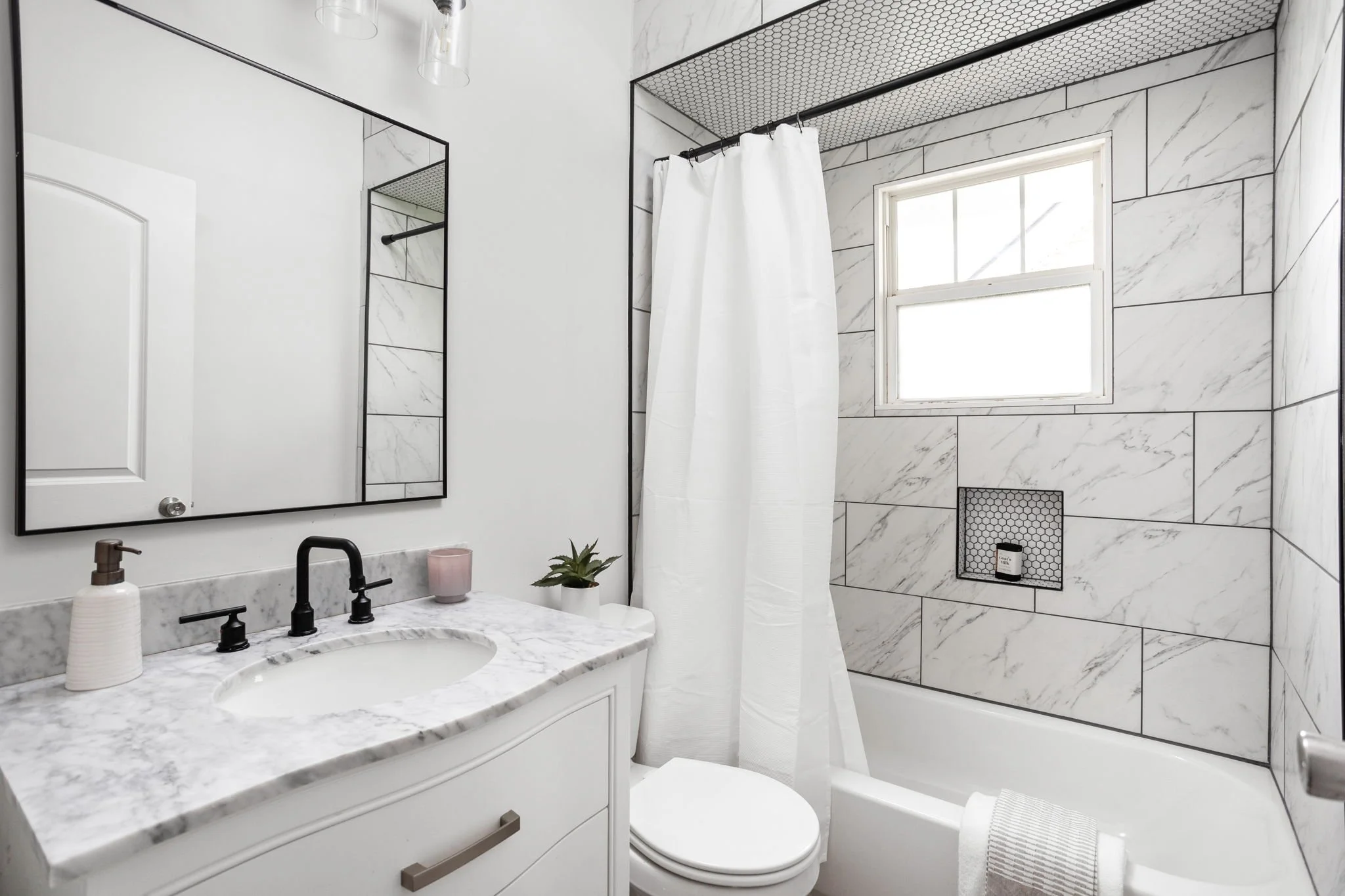 13-web-or-mls-4001 Broadway St-8.jpg