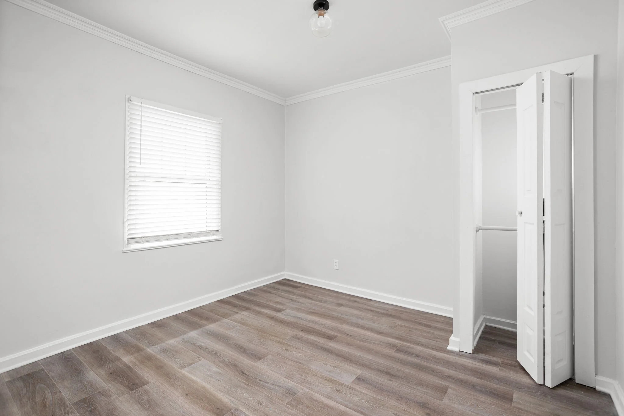 12-web-or-mls-4001 Broadway St-7.jpg