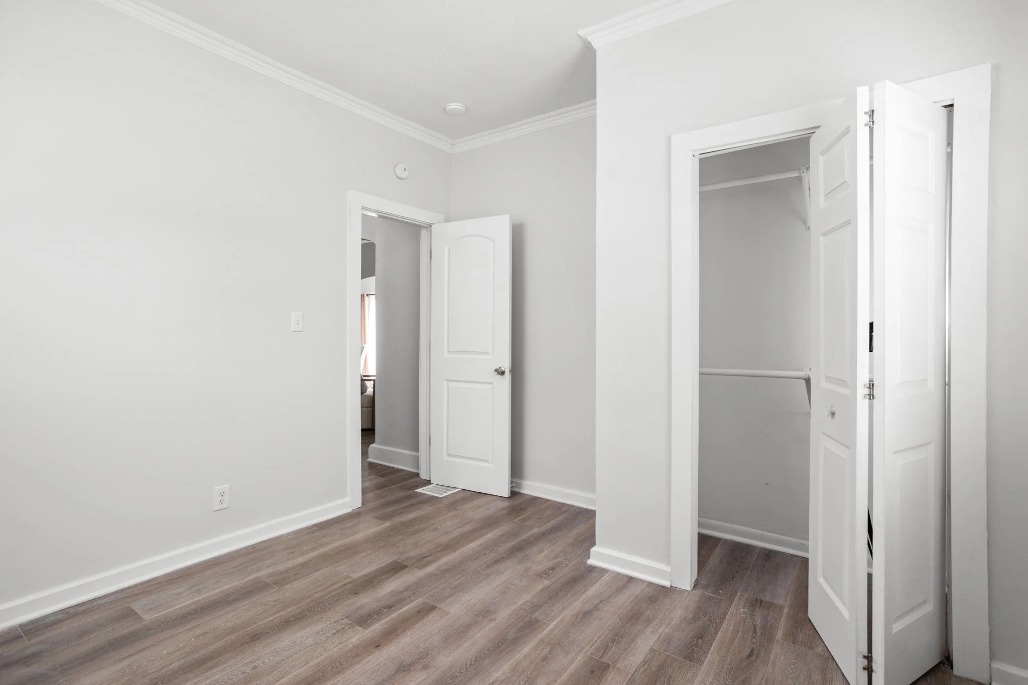 11-web-or-mls-4001 Broadway St-6.jpg