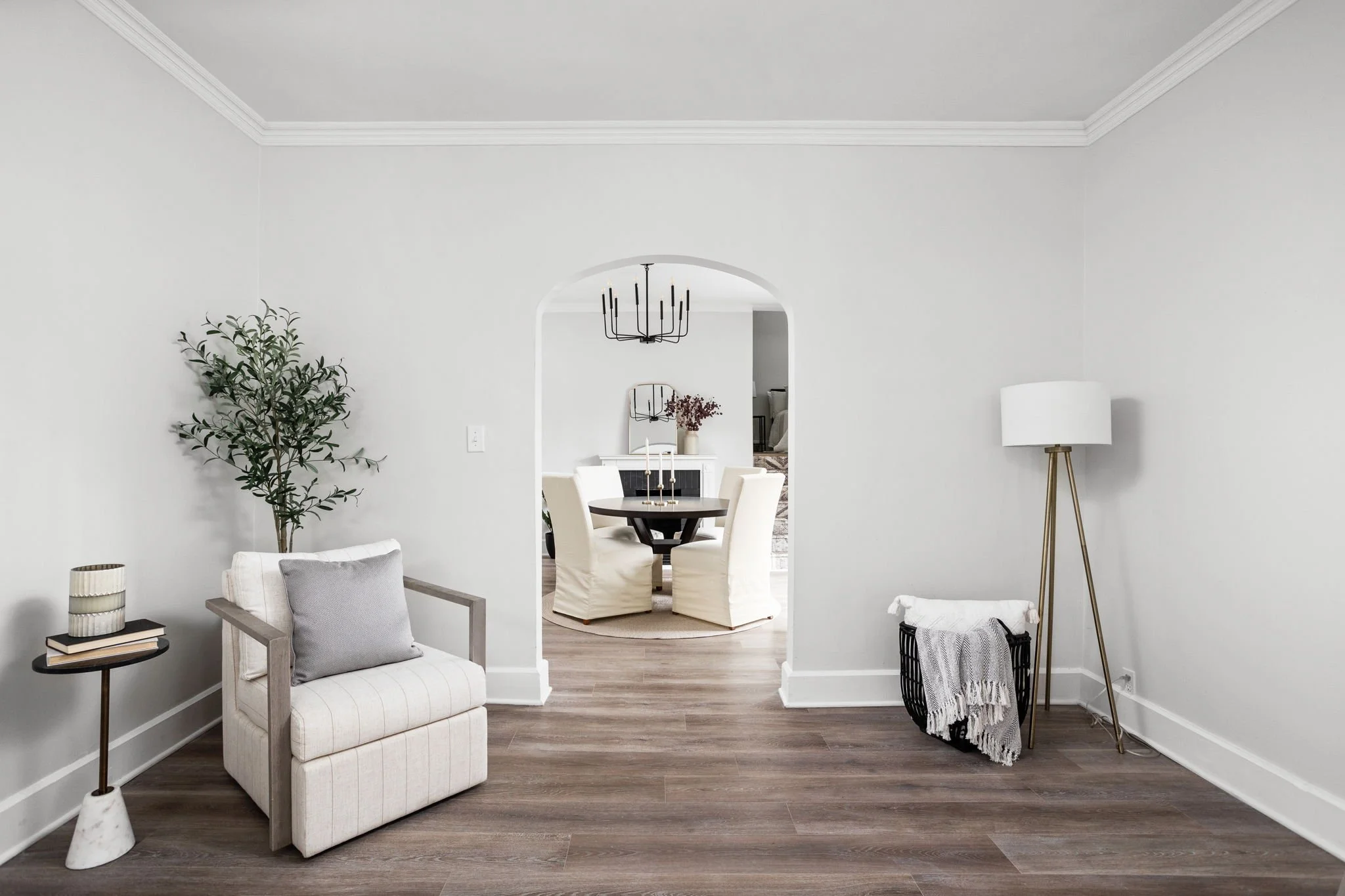 9-web-or-mls-4001 Broadway St-4.jpg