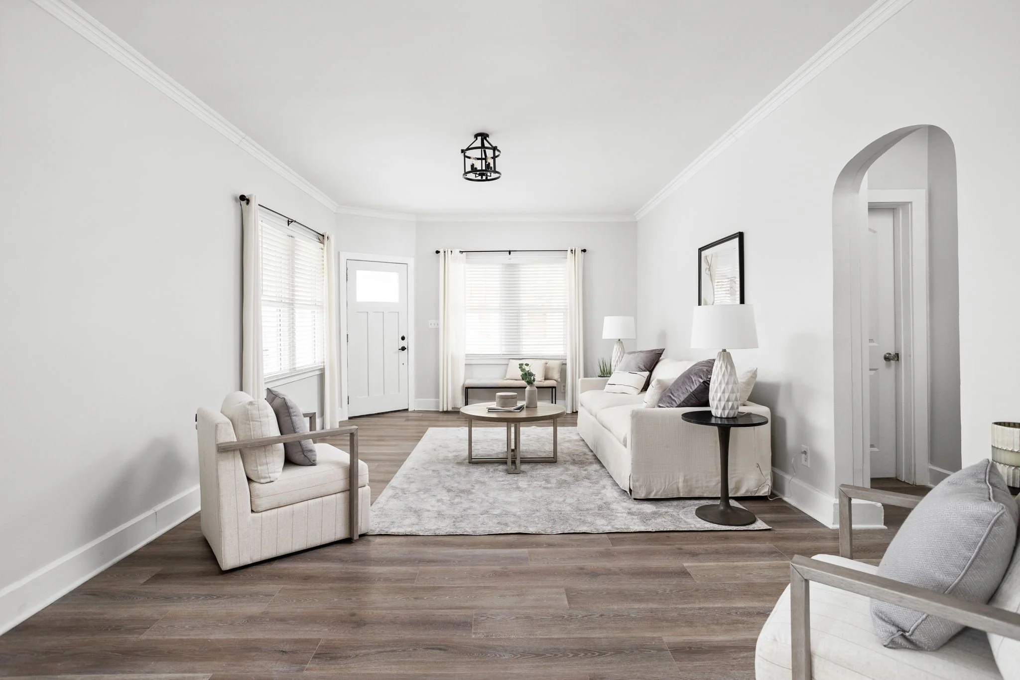 8-web-or-mls-4001 Broadway St-3.jpg
