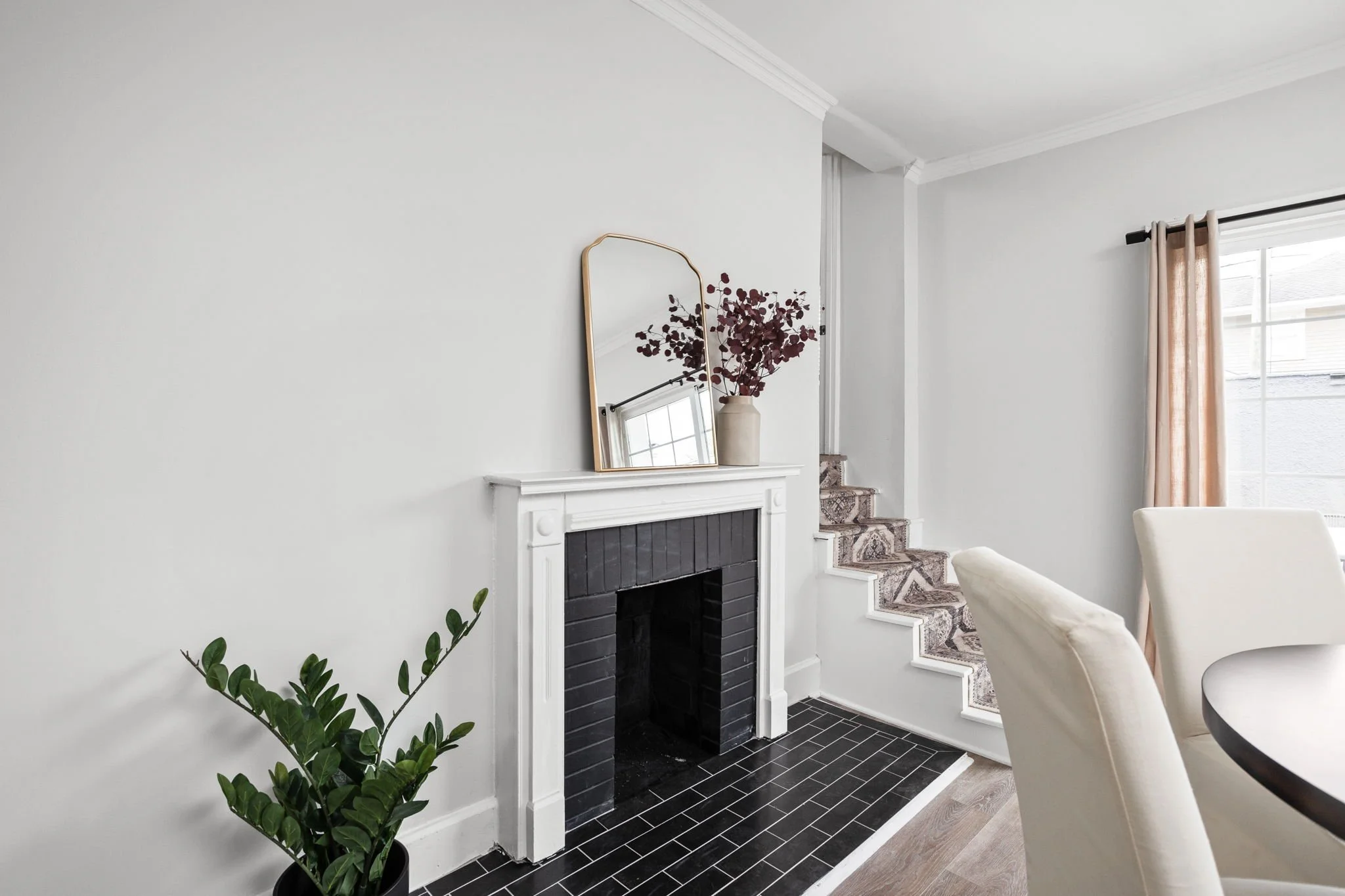 16-web-or-mls-4001 Broadway St-11.jpg