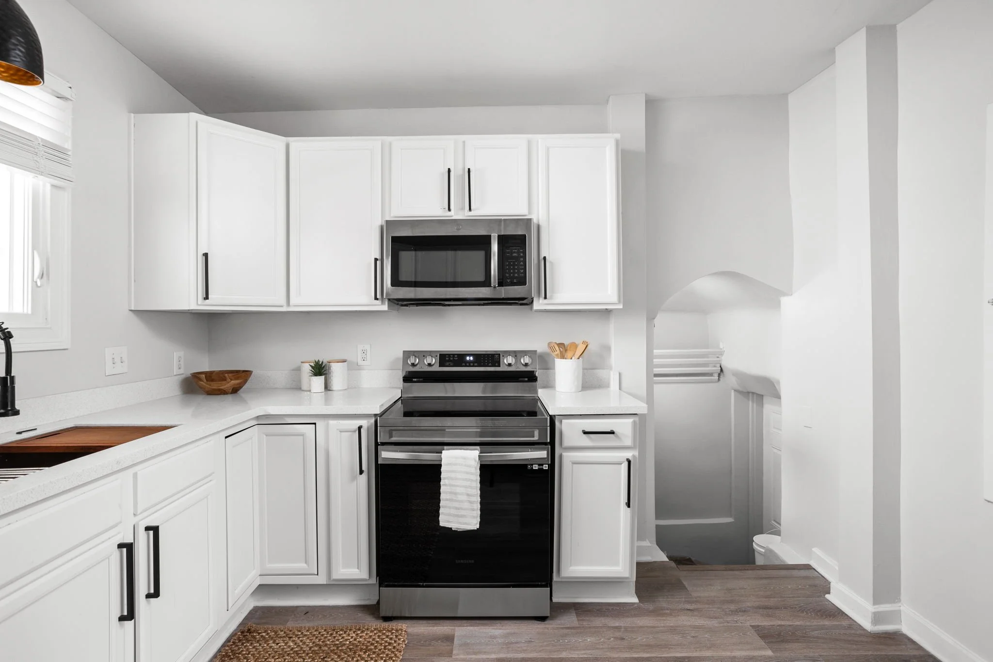 20-web-or-mls-4001 Broadway St-15.jpg