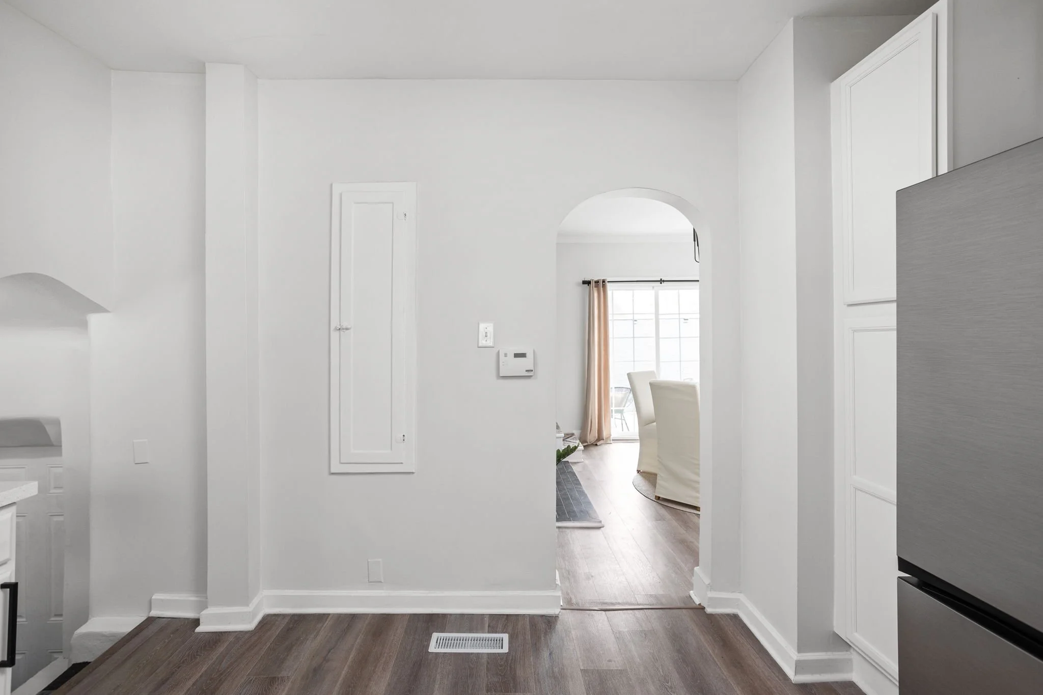 21-web-or-mls-4001 Broadway St-16.jpg