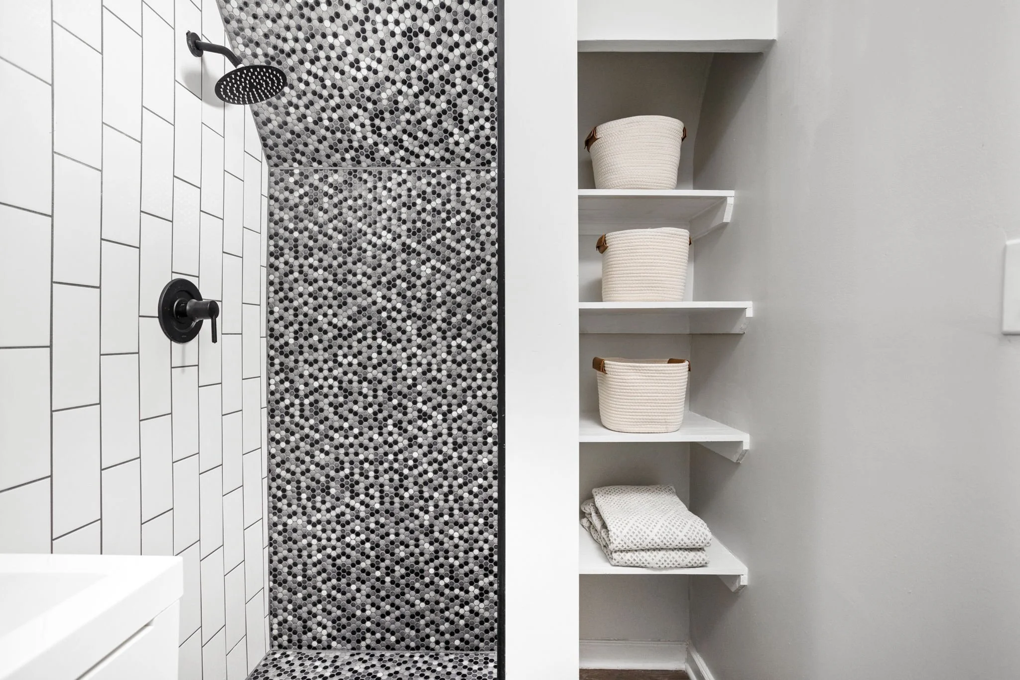 25-web-or-mls-4001 Broadway St-20.jpg