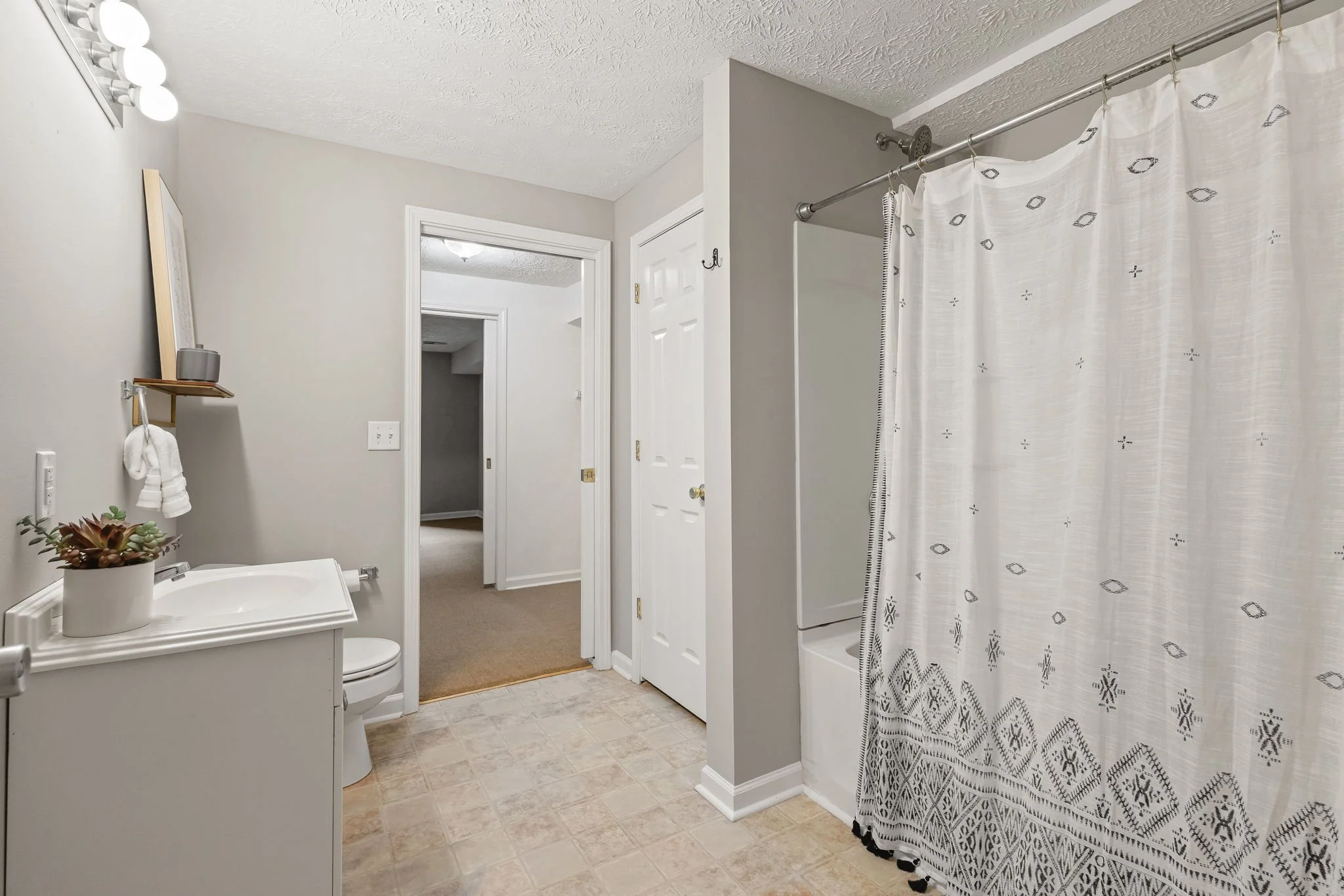 50-web-or-mls-50 - 2436 N New Jersey St.jpg