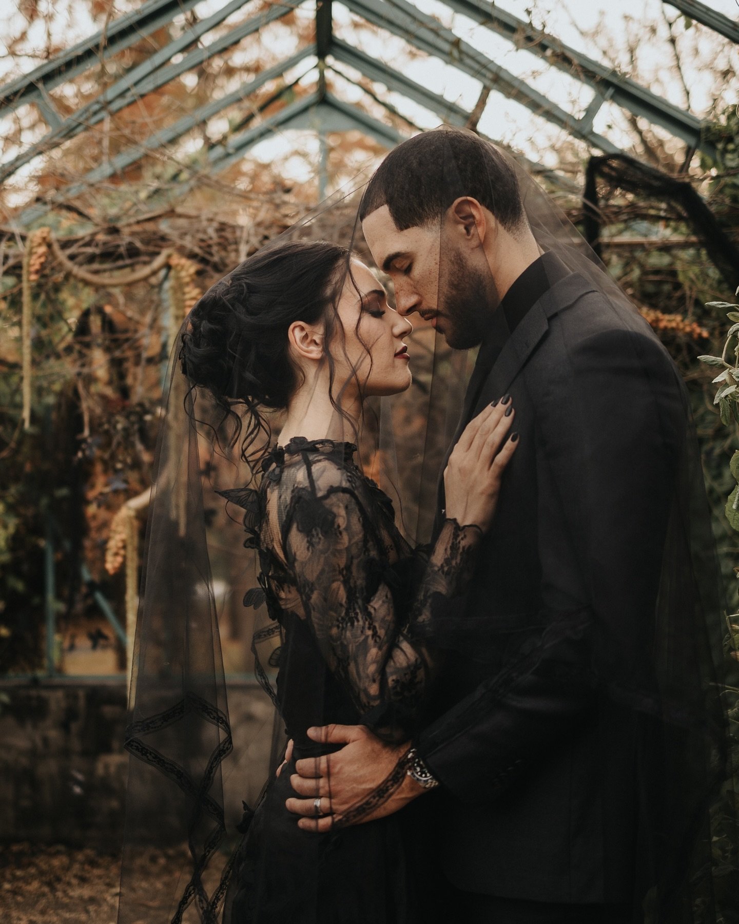 &lsquo;Til death

Such a great styled shoot. So thankful that we were asked to be a part of it🥹🖤

Concept, Design, + Coordination | @magnoliaevents.by.ollierae

Venue | @historicacres_hershey

Florals | @blossomblissflorist

Photographer | @garnetd