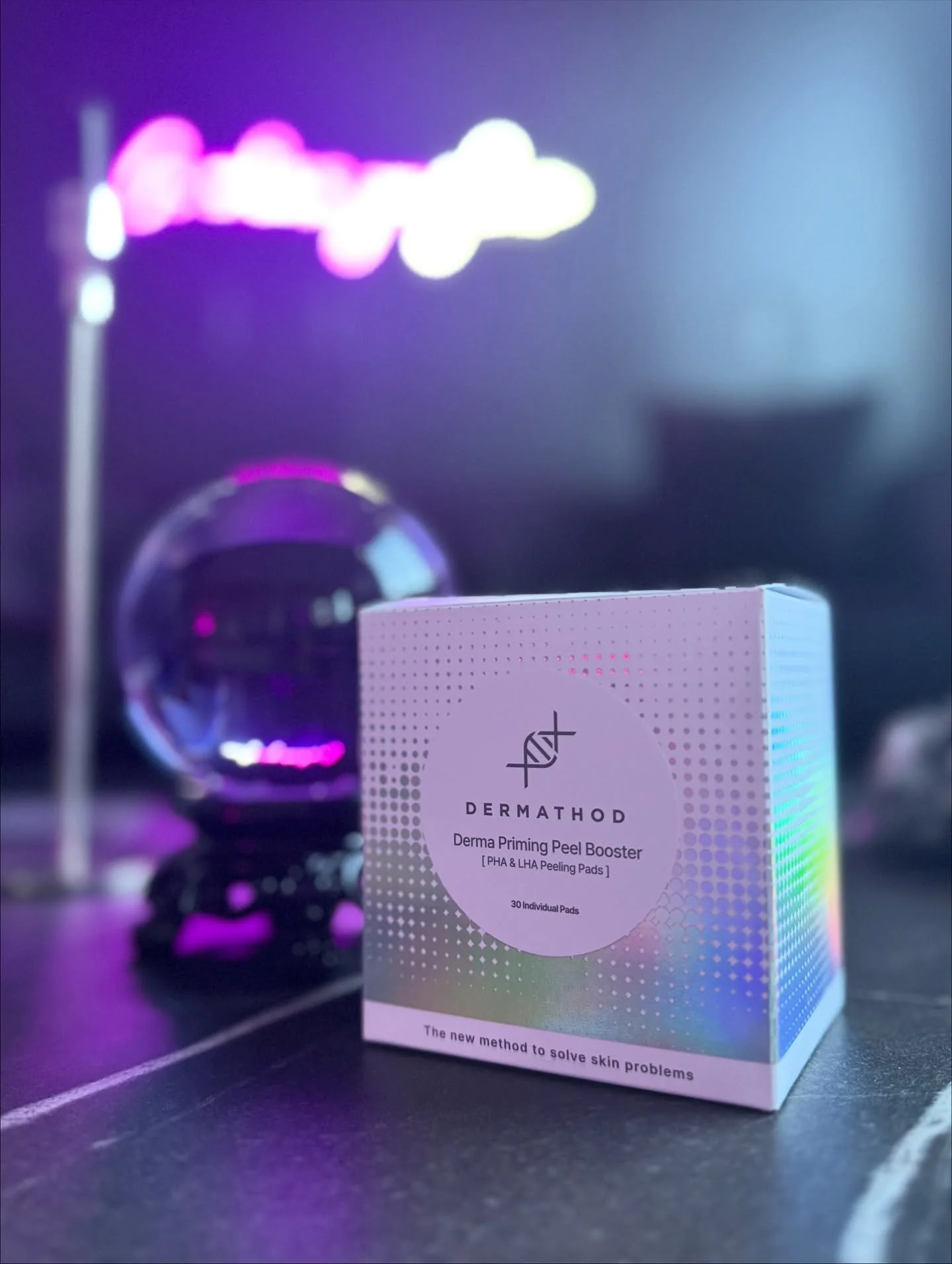 We see glowing skin in your future🔮🤲🏼

Derma Priming Peel Booster peel pads utilize a gentle blend of PHA&rsquo;s and LHA&rsquo;s to exfoliate your skin leaving her brighter, smoother, and clearer. They are amazing for fine lines, PIH post breakou
